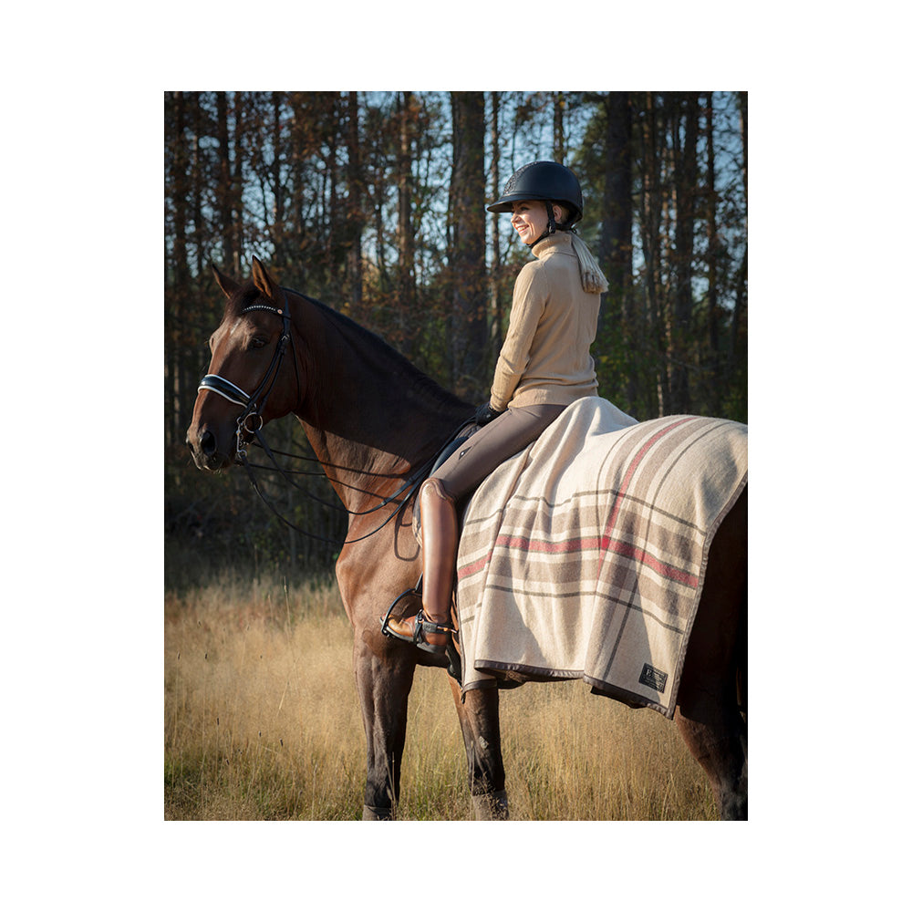 Finnish Equestrian Company Horse Blanket No. 01 villaloimi rasastuksessa Elin ha hevonen
